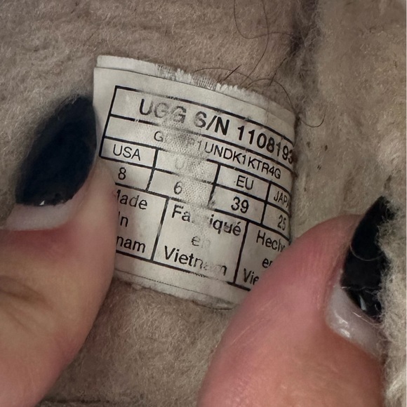 UGG official women’s classic slipper - Picture 7 of 8